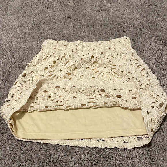 Crochet Skirt with lining underneath - Picture 2 of 2